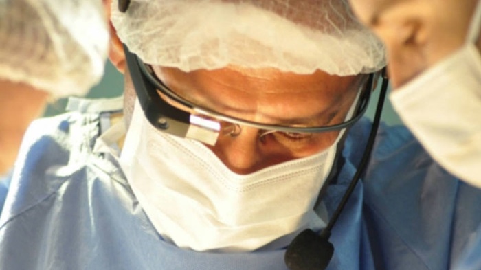 Robôs para cirurgia, parceria inovadora entre Google e indústria médica