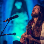 Uma entrevista exclusiva com Estas Tonne