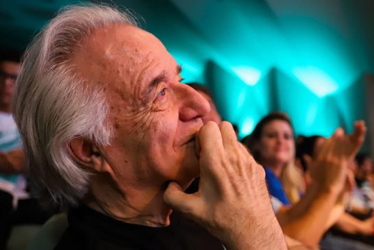 joao-carlos-martins-emociona-alunos