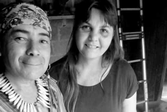 Professora da rede pública precisava acampar em mata fechada para ter acesso à internet