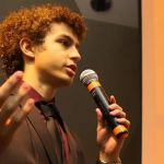 Eleição com jovem candidato ajuda a renovar a política no Brasil