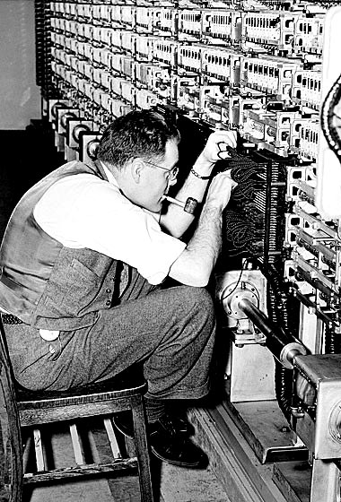 Turing inventou os conceitos que fundamentam os computadores modernos e a inteligência artificial